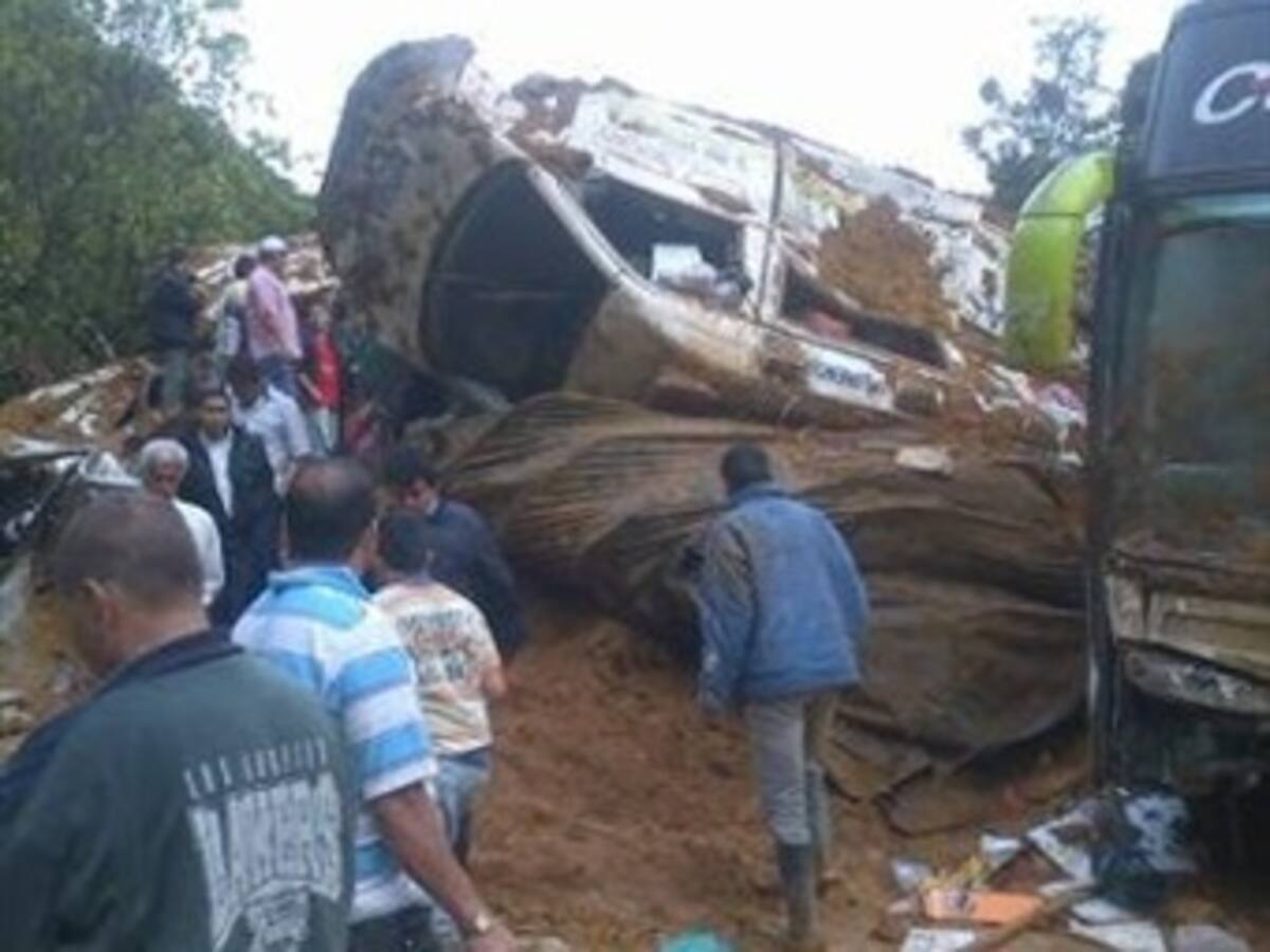 Cuatro muertos, 10 desaparecidos y 15 heridos por derrumbe en vía Suaza – Florencia