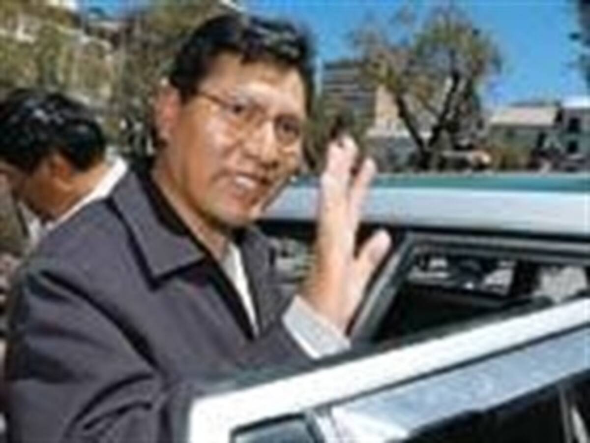 Un alcalde indígena es el primer rival de Evo Morales a la presidencia