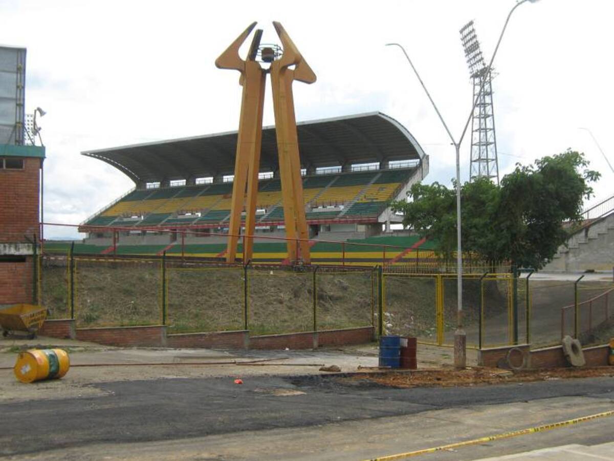 Adjudica licitación para cambiar gramilla del estadio