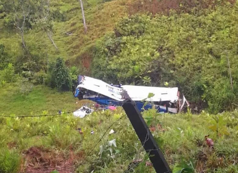Accidente de bus en Puerto Berrío, Antioquia. Foto: Redes sociales.