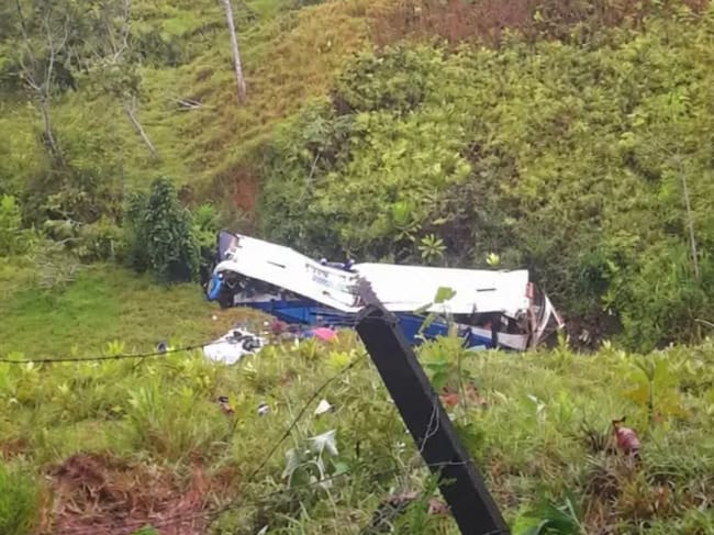 Accidente de bus en Puerto Berrío, Antioquia. Foto: Redes sociales.