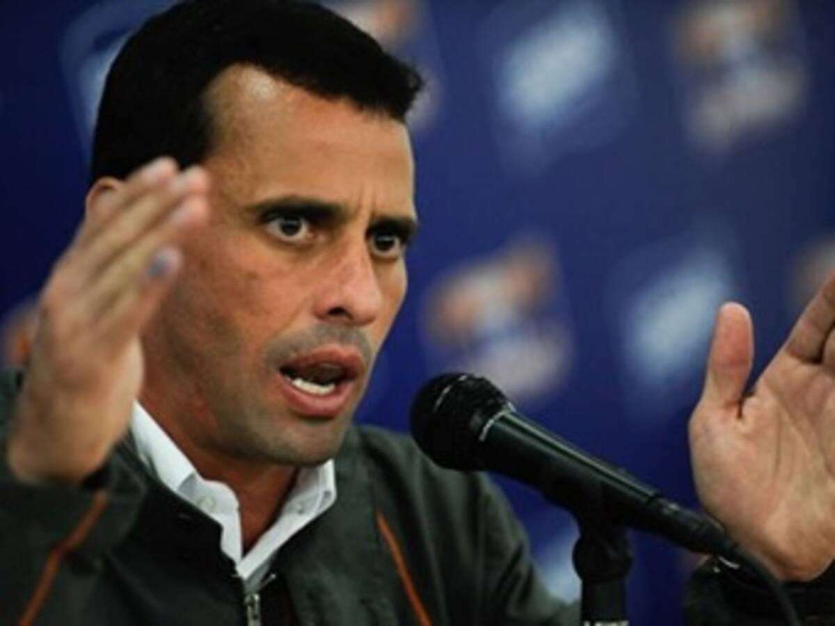 Henrique Capriles aseguró que partidarios de Chávez dispararon en acto de campaña en Caracas