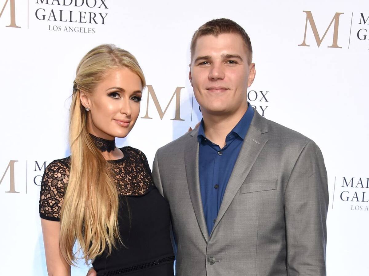 El anillo de compromiso que tiene en disputa a Chris Zylka y Paris Hilton