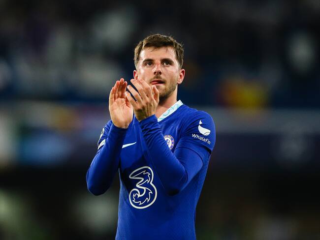 LONDON, ENGLAND - APRIL 18: Mason Mount of Chelsea applauds the fans after the UEFA Champions League quarterfinal second leg match between Chelsea FC and Real Madrid at Stamford Bridge on April 18, 2023 in London, United Kingdom. (Photo by Craig Mercer/MB Media/Getty Images)