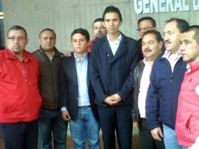 Diputados a las fueras de la Procuraduría Foto: Carlos Gómez - W Radio.