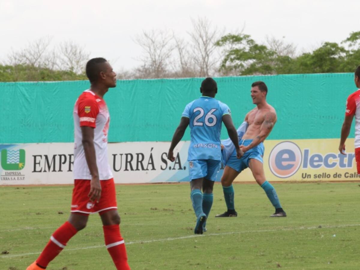 Santa Fe continúa en caída libre, perdió 2-1 ante Jaguares