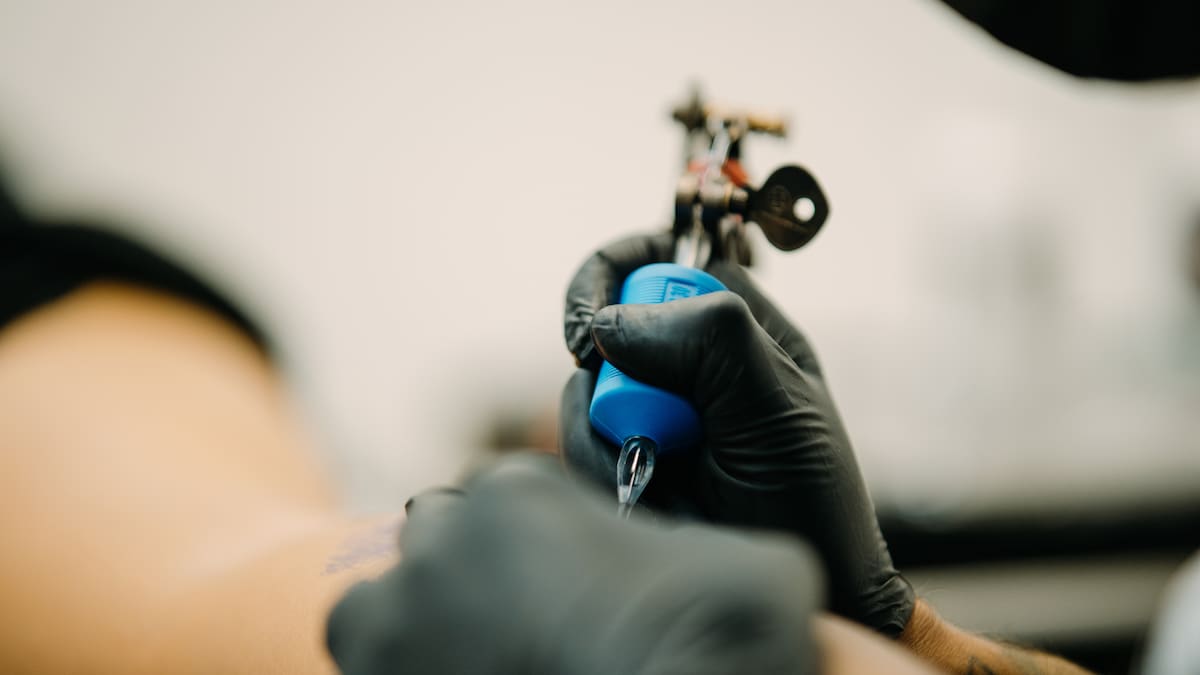 Extraña muerte de una mujer mientras se tatuaba en Bogotá: esto se sabe