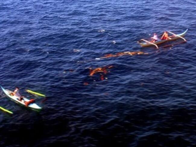 8 personas desaparecidas por naufragio de embarcación en el pacífico