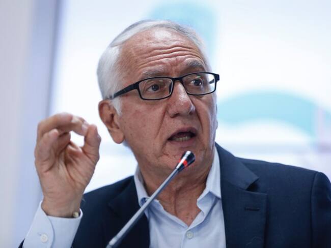 Ministro Jaramillo respondió a quienes han puesto en duda sus títulos académicos en Europa