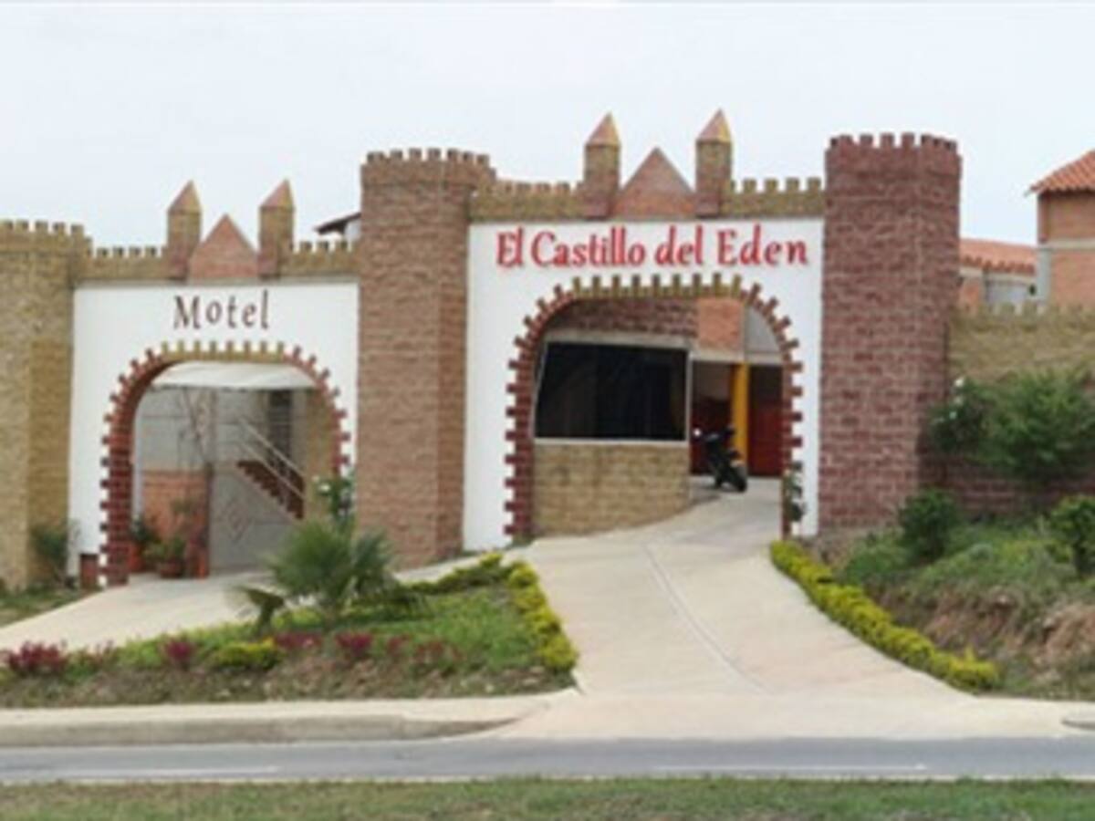 Hombre que buscaba a su esposa con el GPS del celular, la encontró en un motel con el jefe