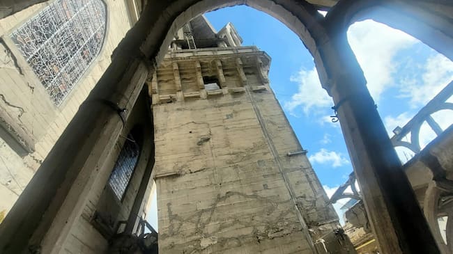 Torre de la catedral afectada por el terremoto del 10 de agosto.