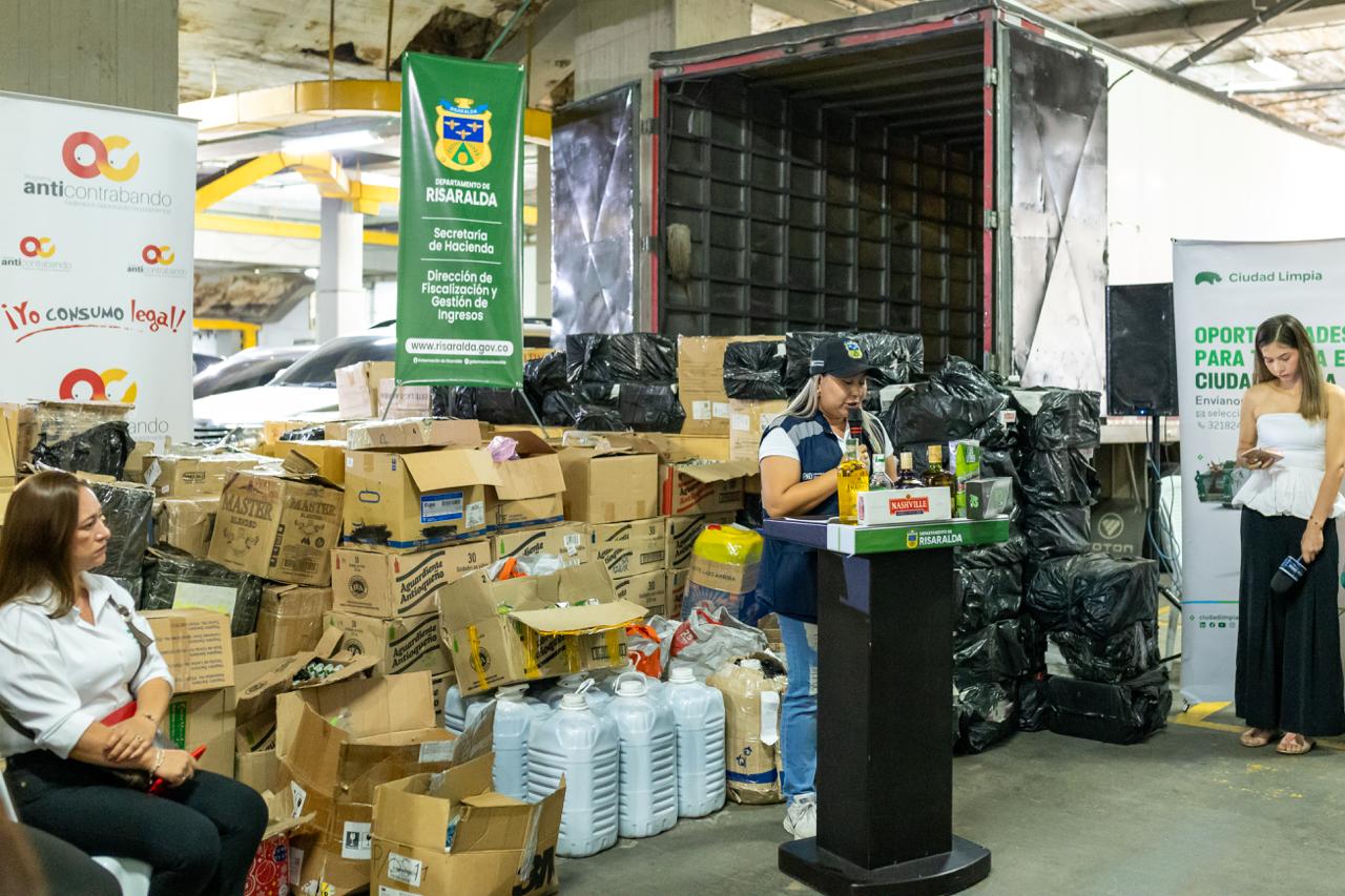 Licor adulterado y de contrabando incautado en Risaralda (foto: Gobernación de Risaralda)
