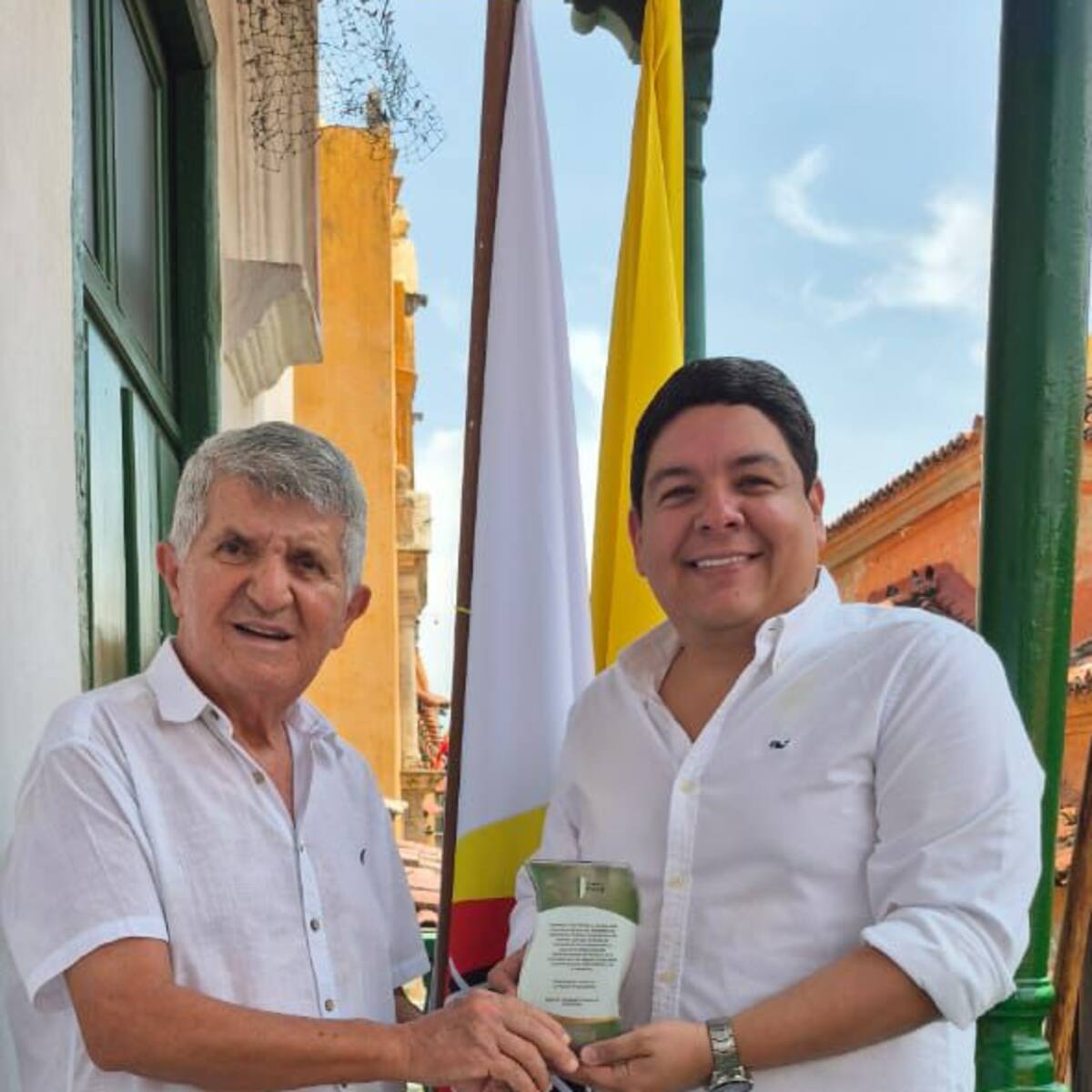 Cemento País rinde homenaje a Sociedad de Ingenieros y Arquitectos de Bolívar