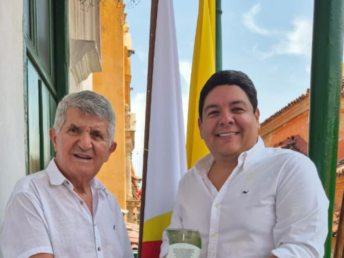 Cemento País rinde homenaje a Sociedad de Ingenieros y Arquitectos de Bolívar