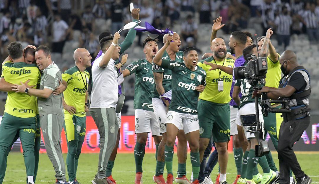 Los jugadores del Palmeiras festejan la clasificación a la final de la Copa.