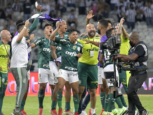 Los jugadores del Palmeiras festejan la clasificación a la final de la Copa.