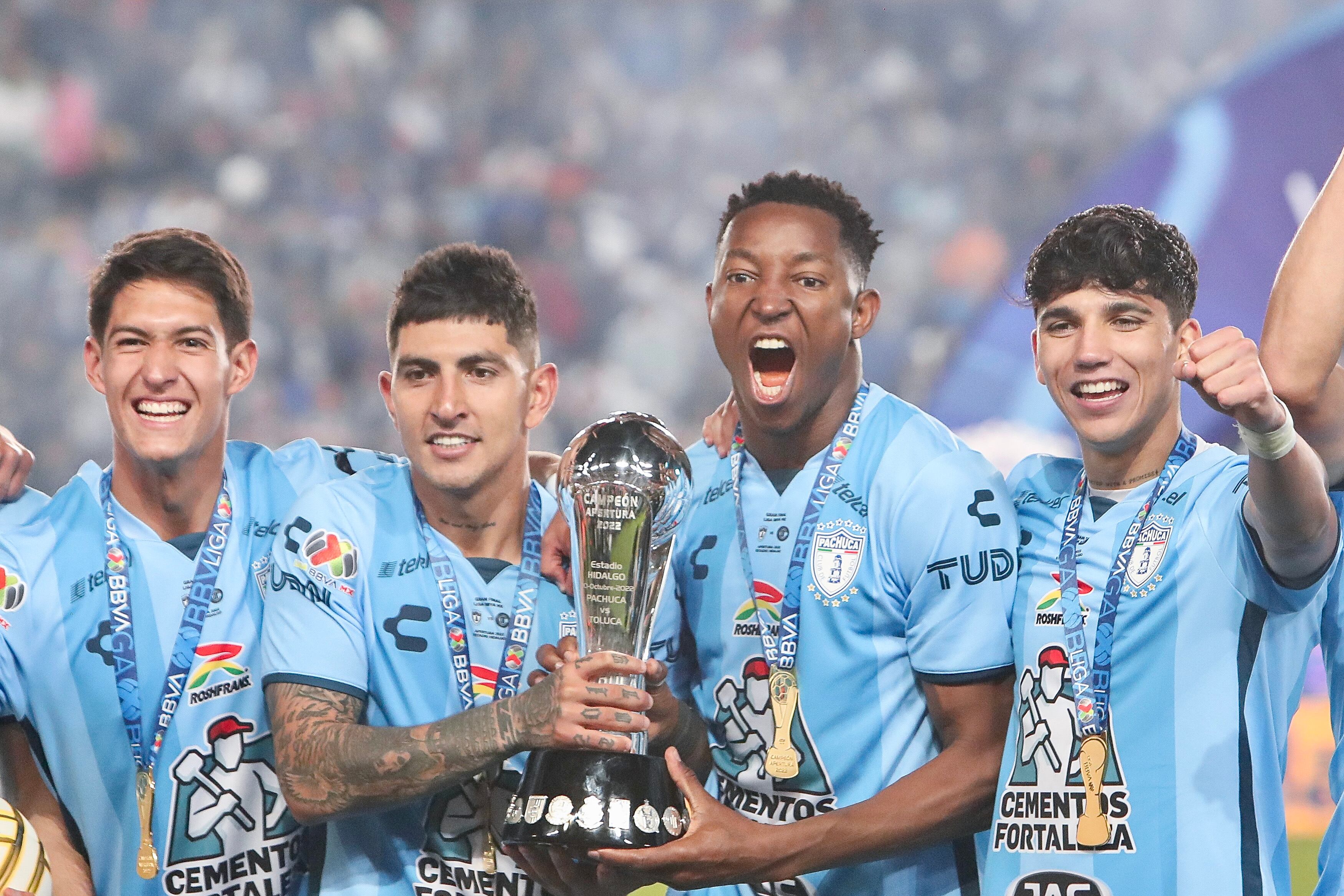 PACHUCA, MEXICO - OCTOBER 30: Victor Guzman and Oscar Murillo of Pachuca hold the champions trophy after winning the final second leg match between Toluca and Pachuca as part of the Torneo Apertura 2022 Liga MX at Hidalgo Stadium on October 30, 2022 in Pachuca, Mexico. (Photo by Refugio Ruiz/Getty Images)