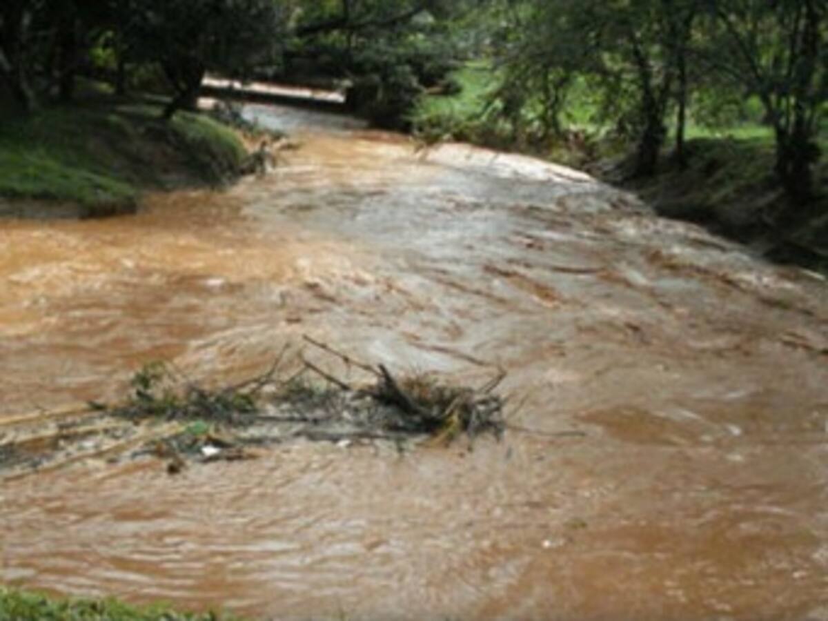 Cinco muertos por desbordamiento del río Meléndez en Cali