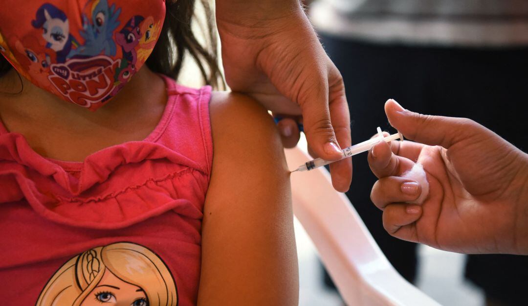 Pfizer solicitará autorización para uso de su vacuna en menores de 5 años