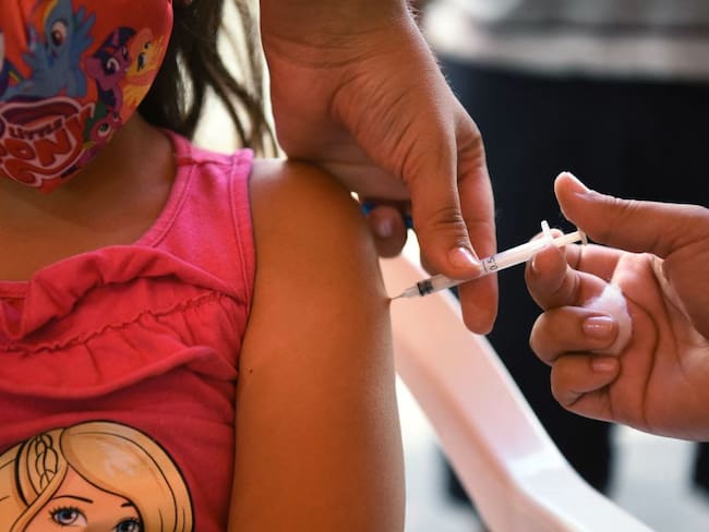 Pfizer solicitará autorización para uso de su vacuna en menores de 5 años