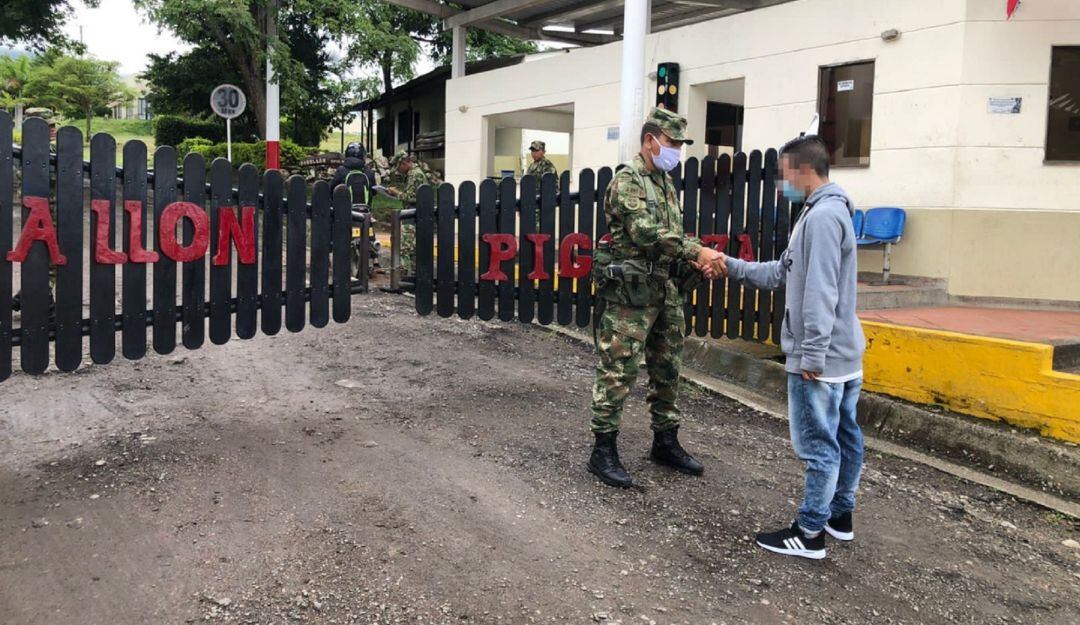 El hombre de 25 años de edad dentro del grupo delincuencial tenía la misión de reclutar menores de edad. 
  