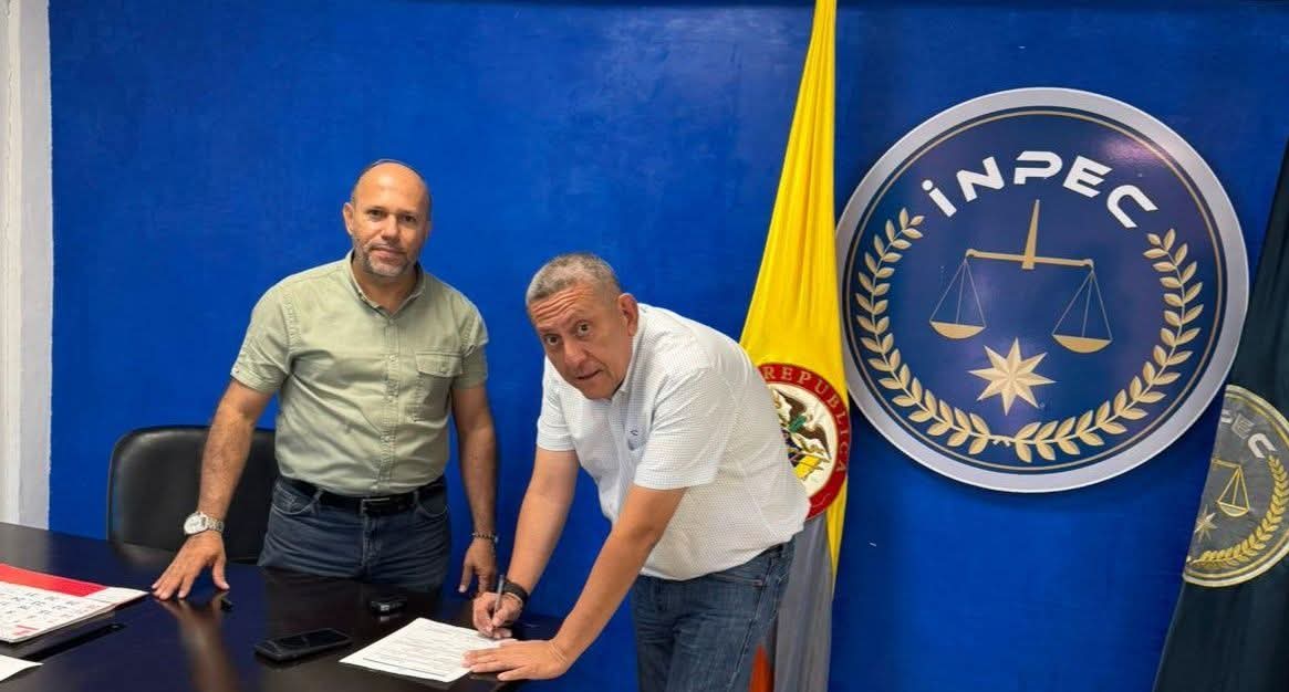 Subdirector Coronel Renato Solano, Director Edgar Rodríguez. Centro Penitenciario y carcelario de Rivera.