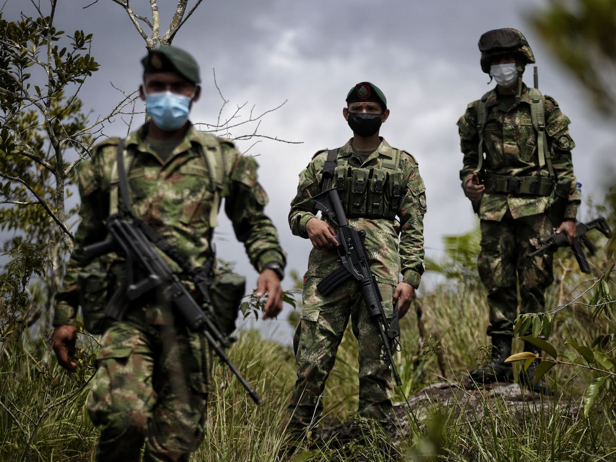 Más de 30 familias desplazadas por combates entre Ejército y disidencias en Cauca
