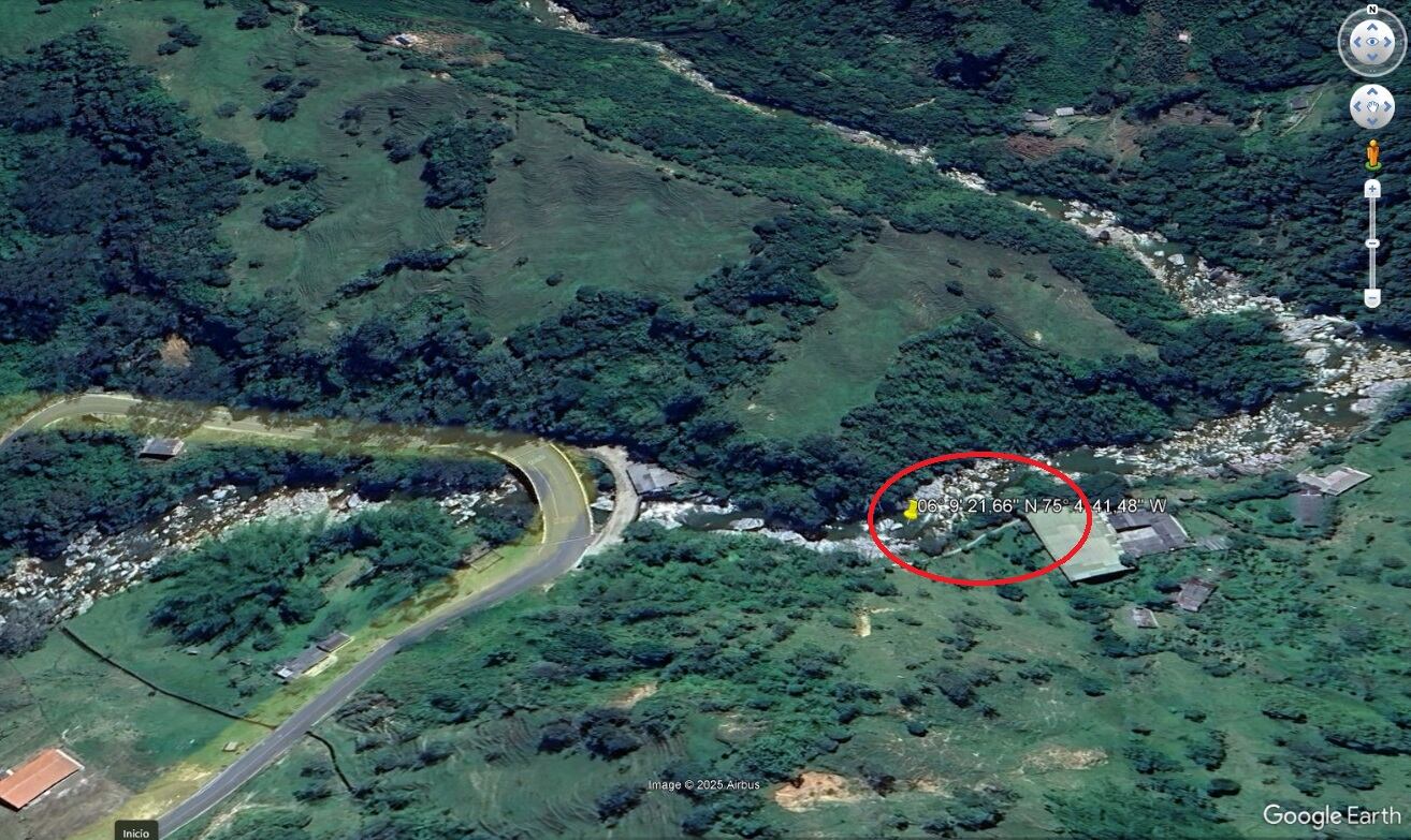 Río Calderas, Puente Calderas- lugar donde se tomó la prueba 1 que reportó concentración de mercurio tres veces más de limite para mercurio en cuerpos de agua. Foto tomada de Google Earth