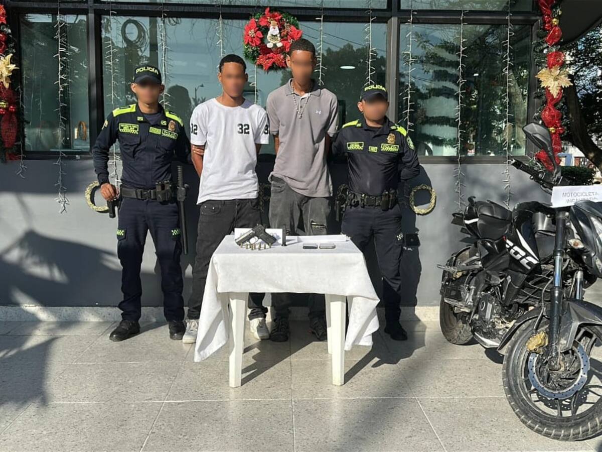 Cayeron dos hombres armados tras persecución policial en el barrio El Cabrero