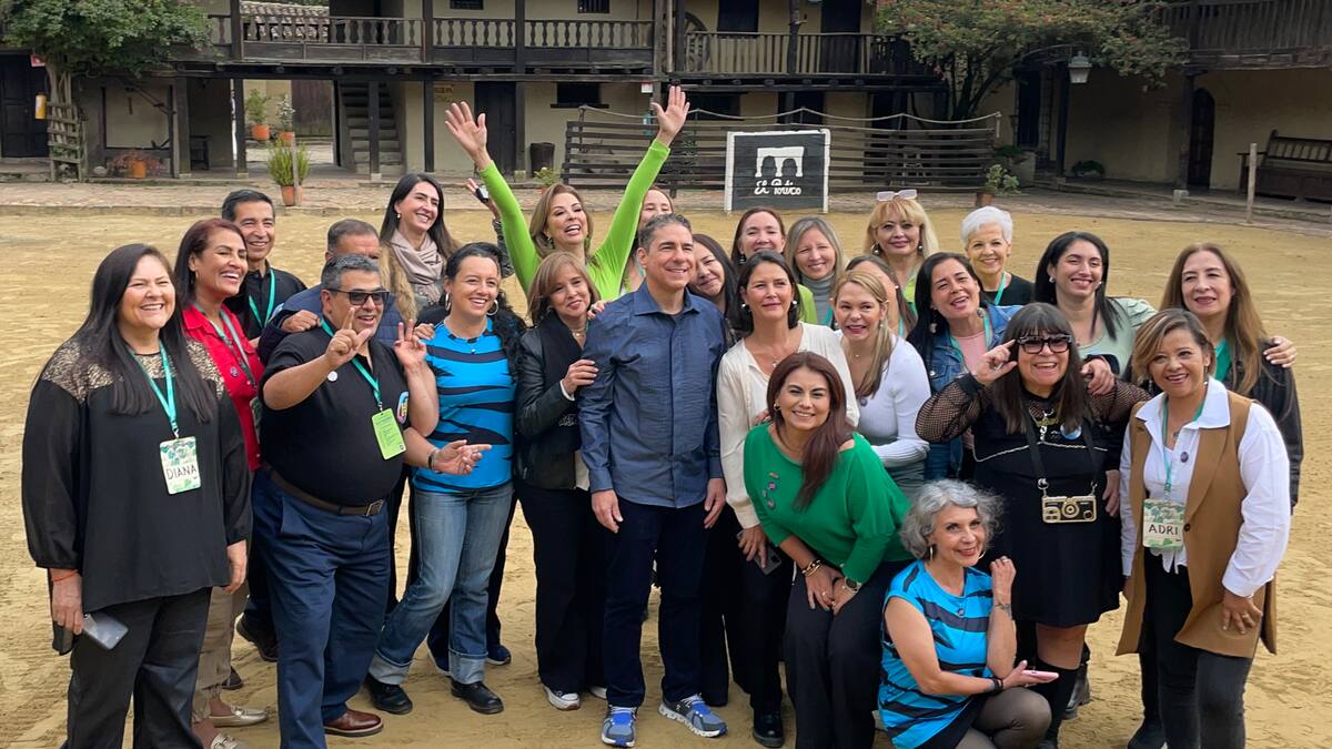 Ricky Meléndez y sus fanáticas en Bogotá