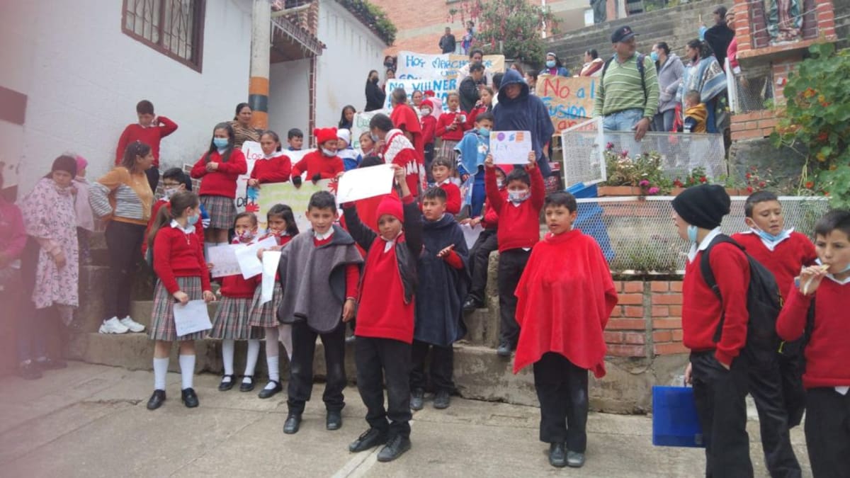 Protesta estudiantil en Vetas por falta de profesores