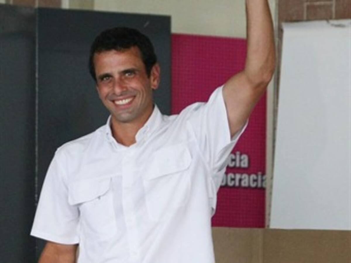 Capriles felicitó a Chávez por su triunfo en las presidenciales