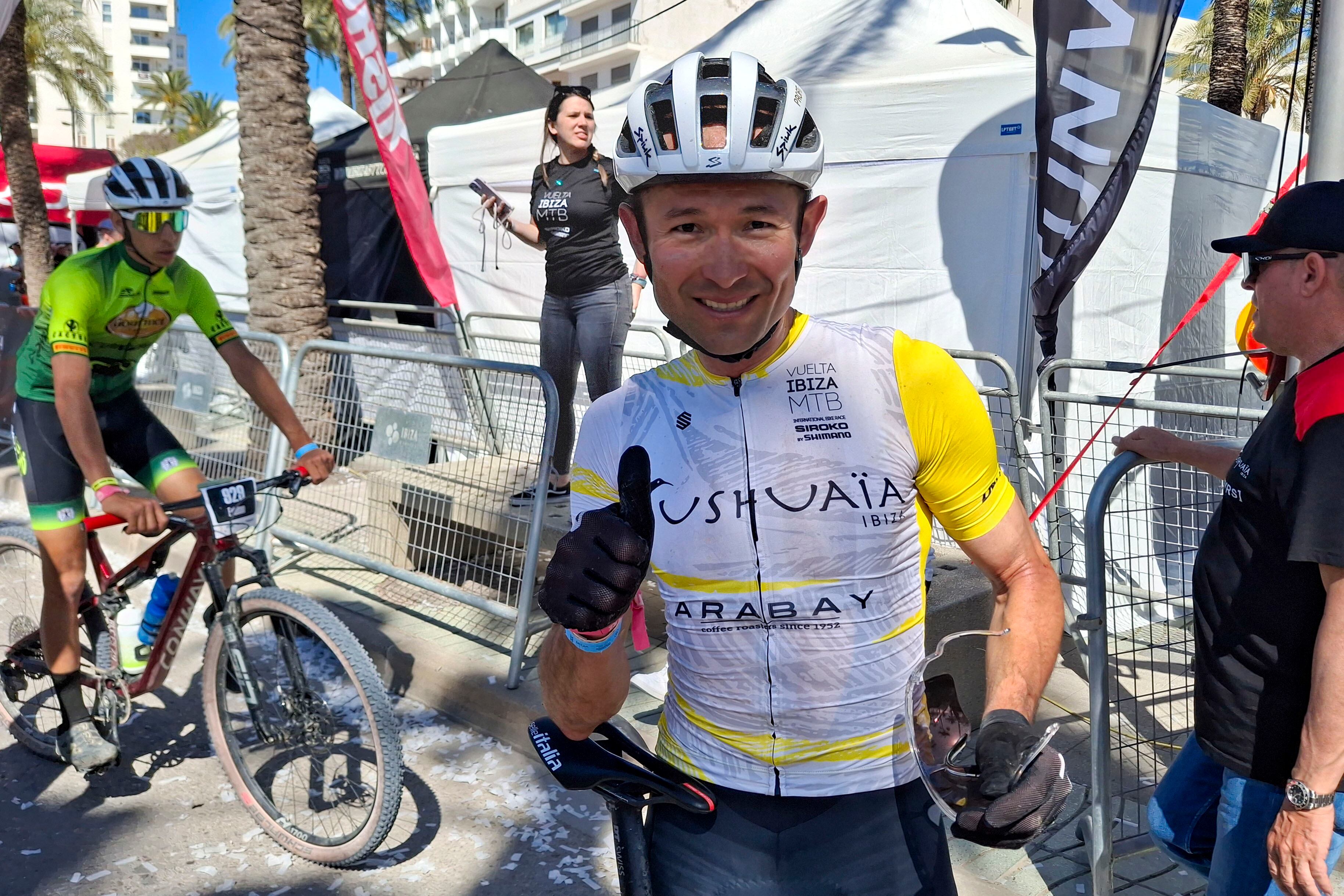 El colombiano Leonardo Páez (en la imagen), y su pareja el italiano Dario Cherchi, revalid. EFE/Carlos De Torres