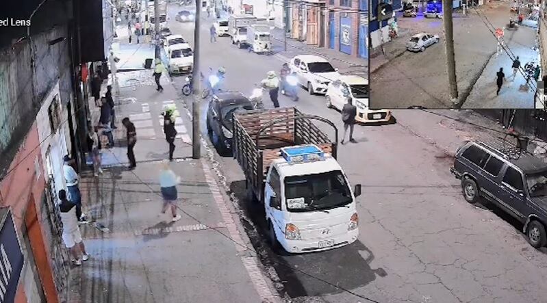 Momento de la captura de un hombre con una granada de fragmentación, en el centro de Bogotá.