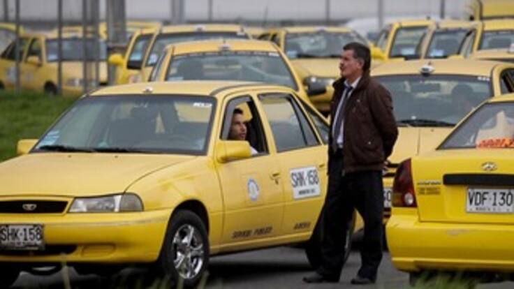 Taxis amplios y de modelos recientes, los únicos en el aeropuerto El Dorado