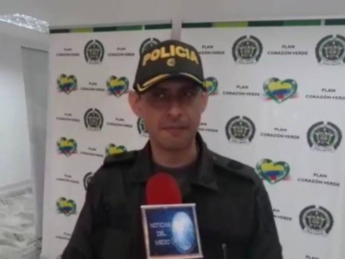 Policía captura a un hombre que se iba a comer un perro