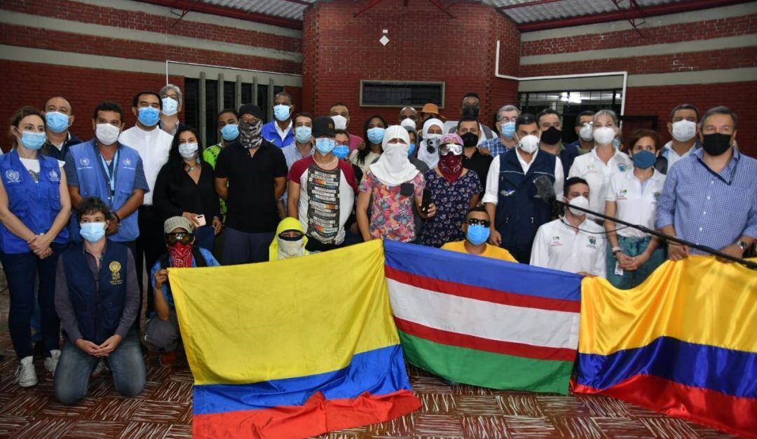 Alcaldía junto con primera linea