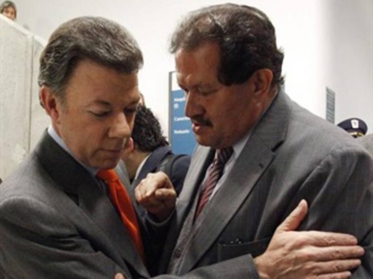 El Presidente Santos celebra recuperación de Angelino Garzón