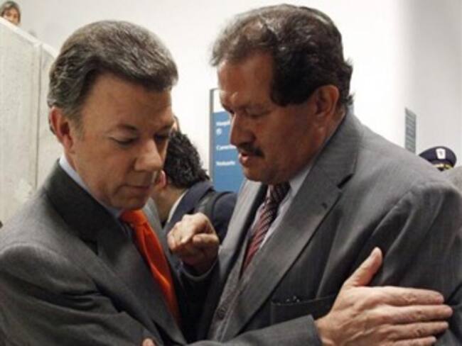 El Presidente Santos celebra recuperación de Angelino Garzón