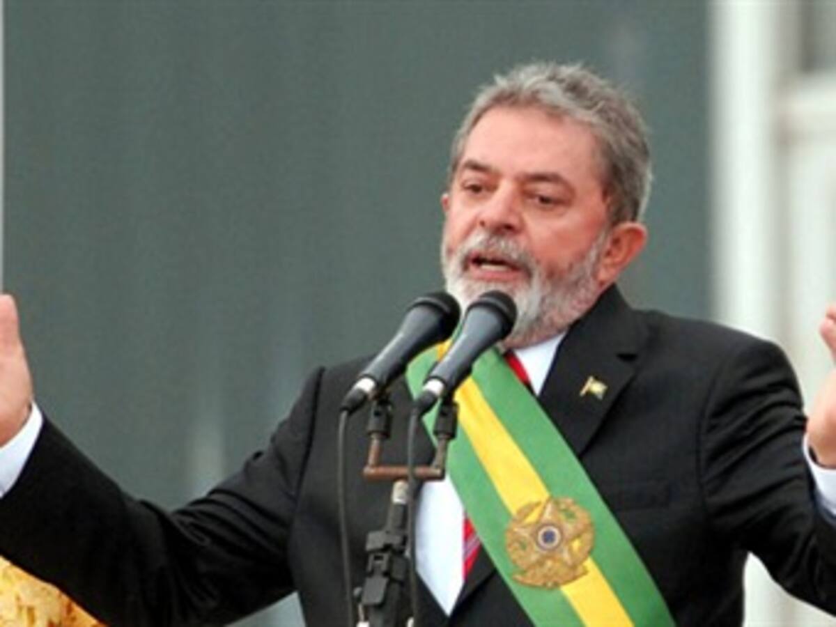 Lula llega a hospital para iniciar tratamiento contra cáncer de laringe