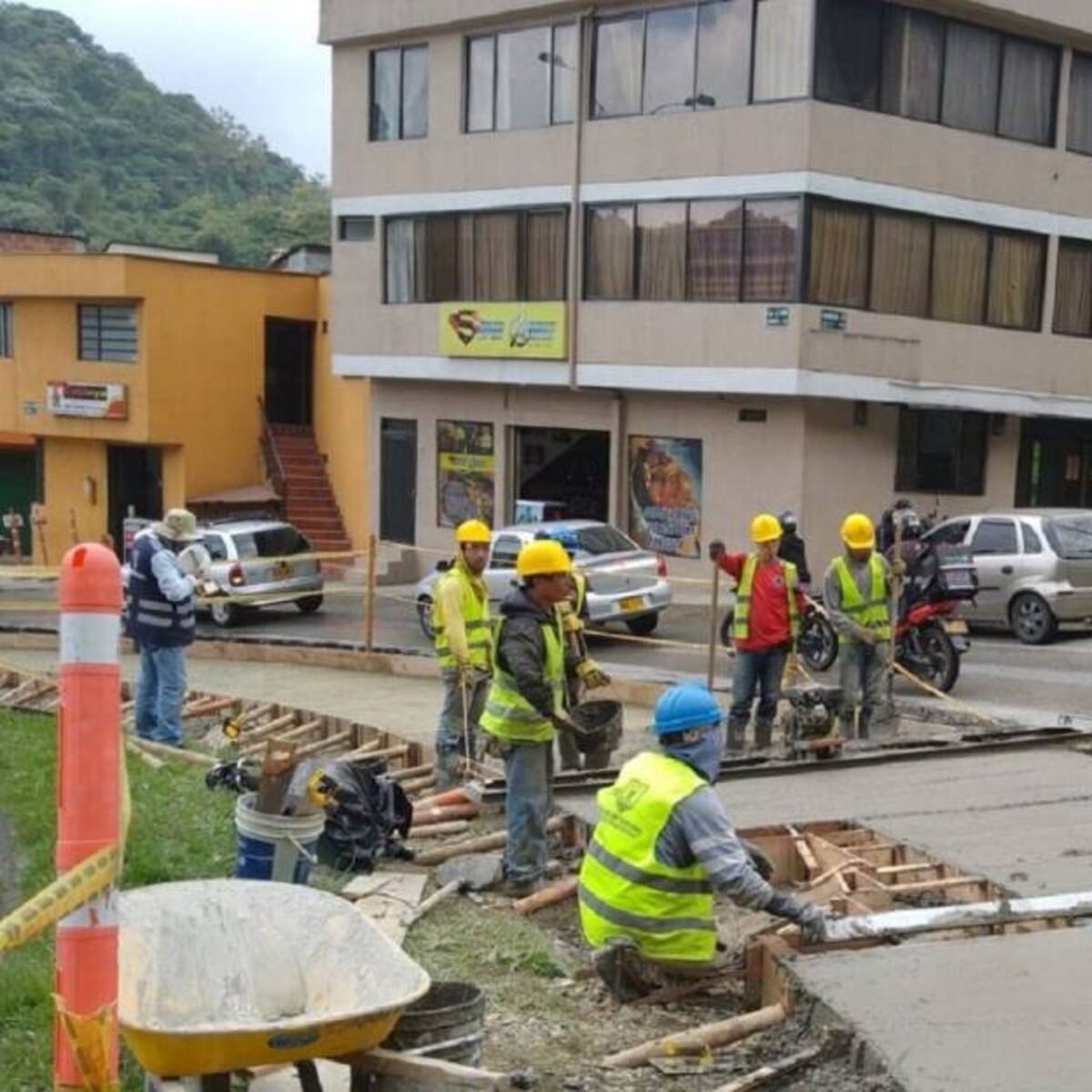 En las obras del Intercambiador Vial de Los Cedros, realizaron vaciado de concreto