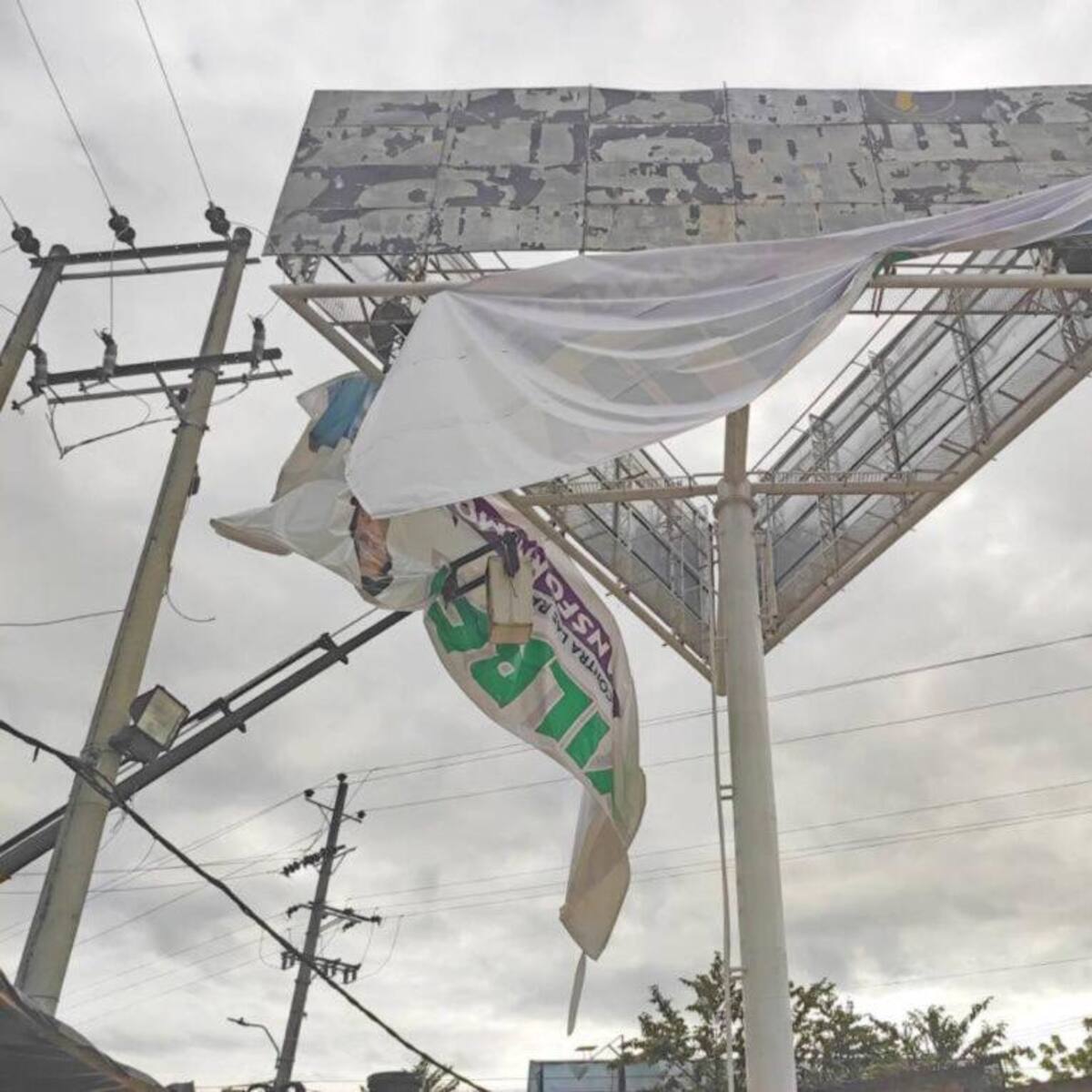 Operativos de desmonte en Neiva de vallas instaladas irregularmente