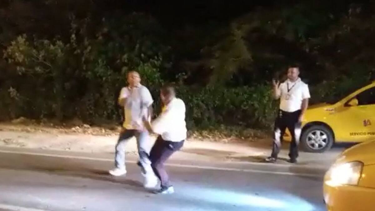 Taxistas en Santa Marta protagonizan 'ring de boxeo' callejero