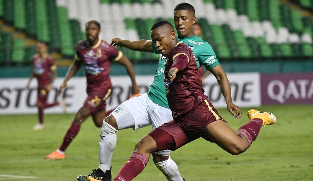 Jaminton Campaz en un partido de Copa Sudamericana ante el Cali.