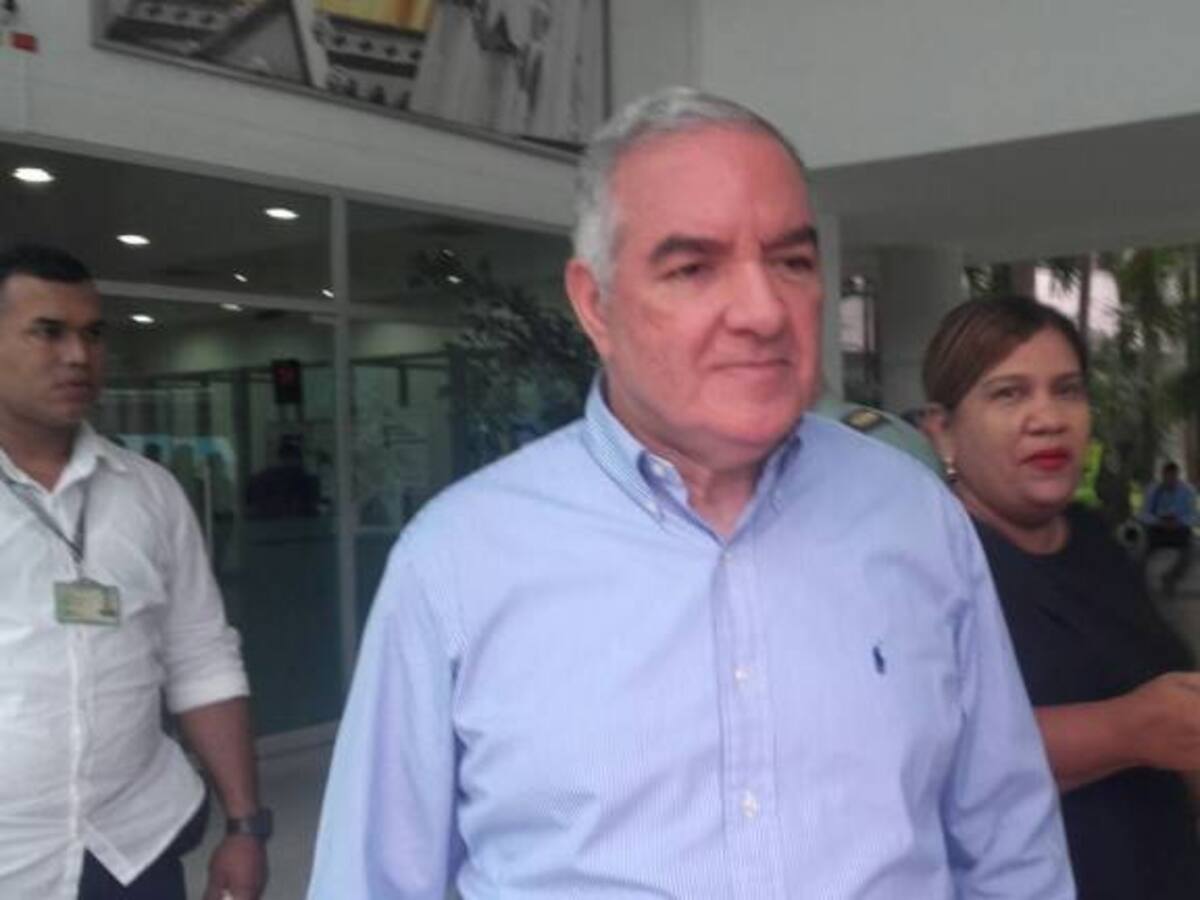Contralor denuncia que se están robando recursos para alimentación escolar
