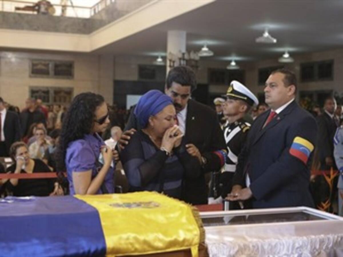 Presidentes comienzan a llegar a la Academia Militar para funeral de Chávez