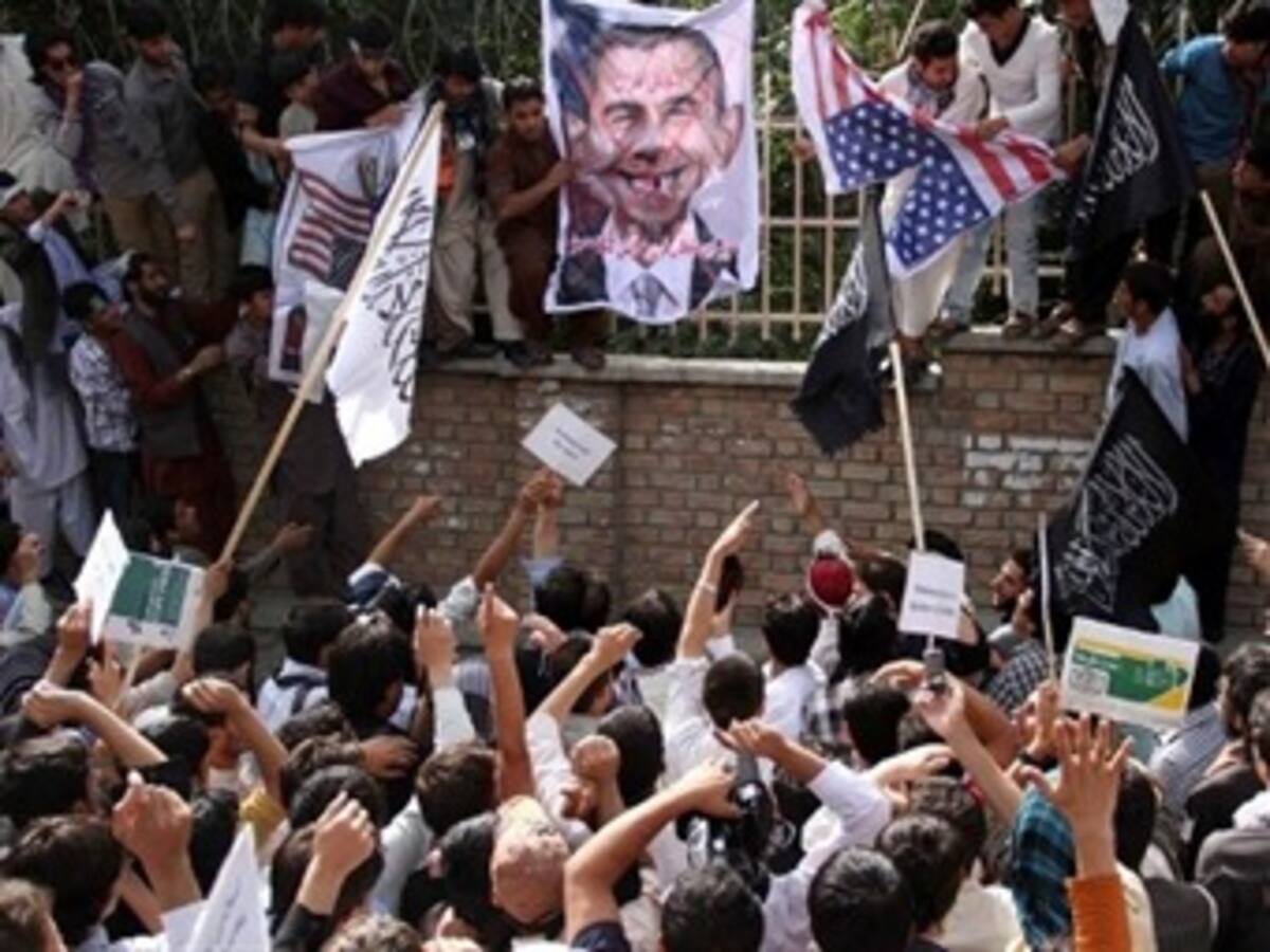 Casi medio millar de musulmanes protestan ante la embajada de Estados Unidos en Bangkok