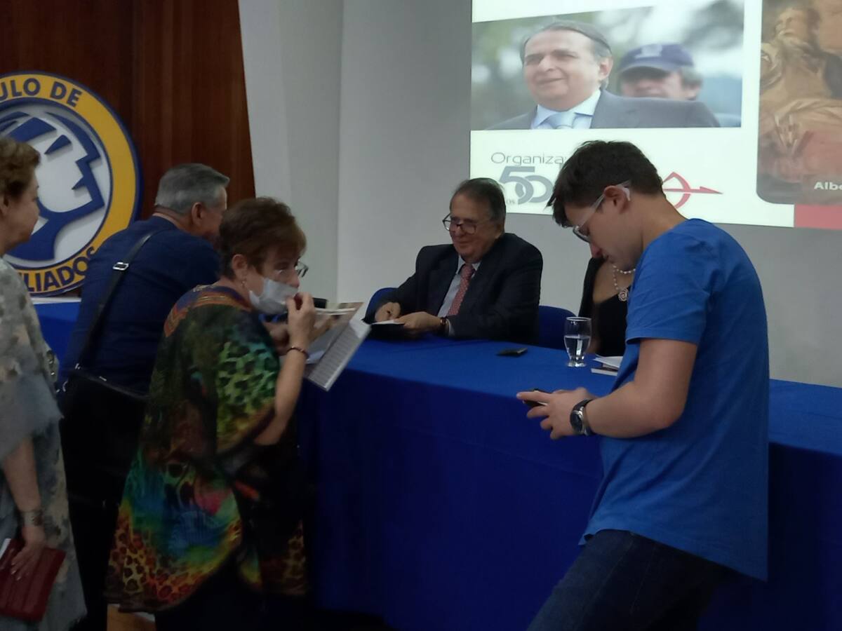 La tranquila vida de Alberto Santofimio en Ibagué