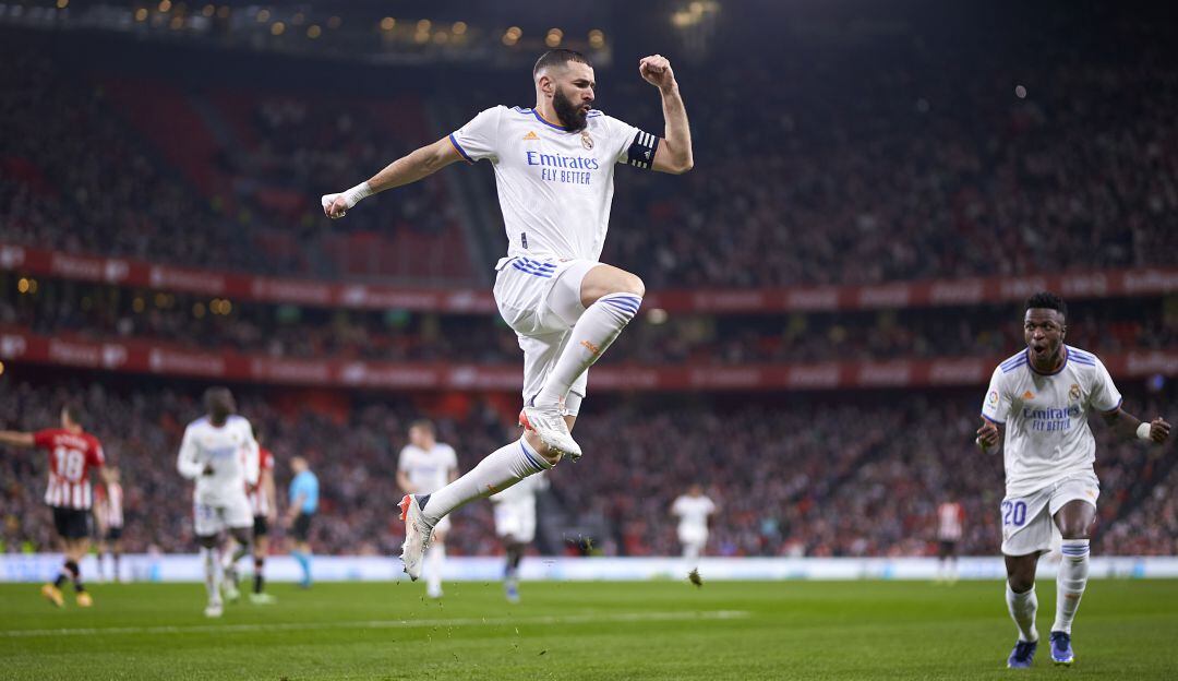 Karim Benzema festeja su primera anotación en San Mamés.