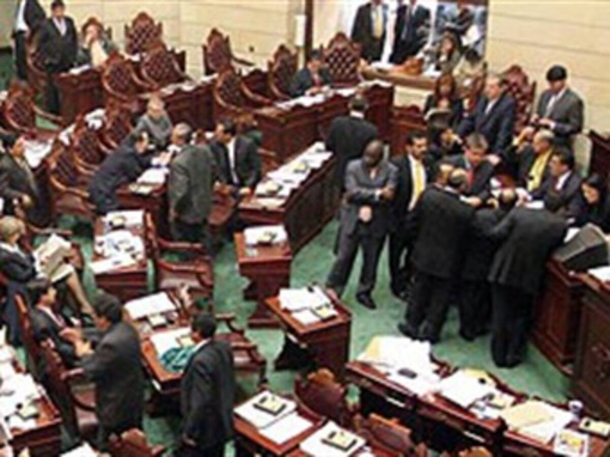 Con pocos proyectos económicos y abundancia de políticos se reanudan sesiones del Congreso